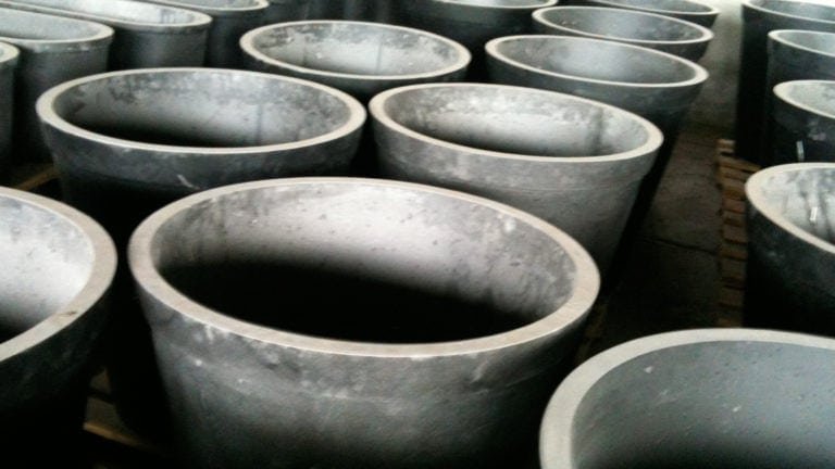 Pflanztröge und Blumenkübel aus Polymerbeton