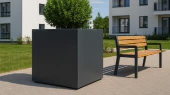 Pflanzkübel aus Aluminium Alessio 6 in der Wohnsiedlung