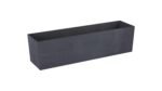 Der Pflanzkübel aus Beton Rechteckig 200cm x 50cm x H 50cm in Grau ist ein schlanker, langlebiger Pflanzkübel mit glatten Seiten und scharfen Kanten, hergestellt aus winterhartem Beton. Geeignet für den Innen- und Außenbereich. Abgebildet leer auf weißem Hintergrund.