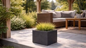 Terrassen Blumenkübel aus Fiberglas in Beton Optik CLOE