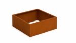 Ein großer, quadratischer Pflanzkübel ohne Boden aus Cortenstahl Quadratisch 80cm x 80cm x H 30 cm Corten Frame 01 mit rostfarbener Oberfläche und scharfen Kanten steht auf einem weißen Hintergrund und zeigt seine offene Oberseite und glatte Außenseite.