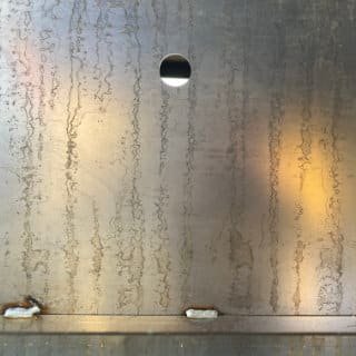 Boden des Cortenstahl-Pflanzkübels, verschweist